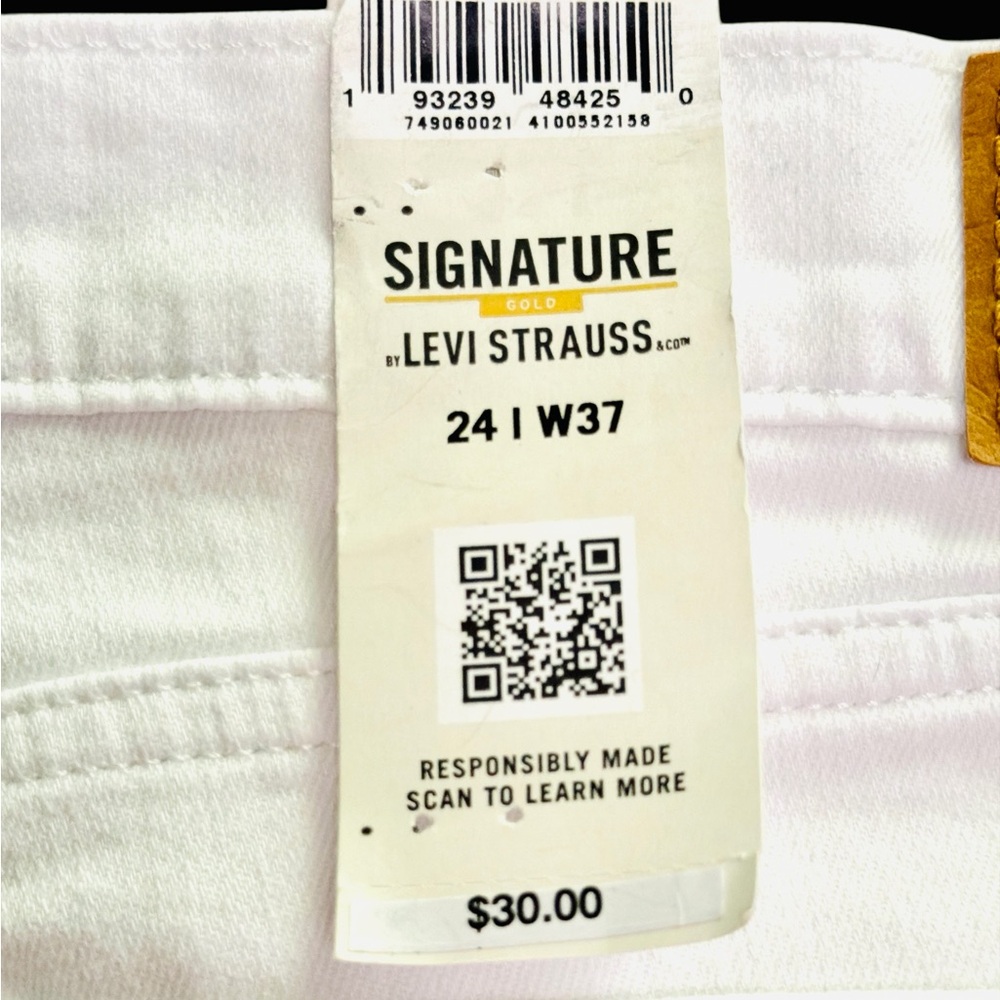 Levi Strauss Signature Gold MidRise Slim Fit Capri Stretch White Jean Plus Sz 24 - Picture 11 of 12